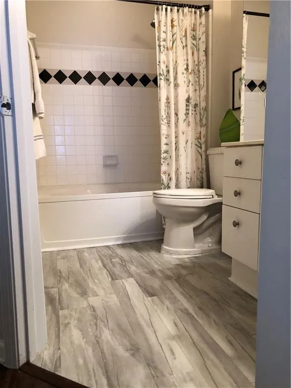 5559 Glenridge Drive Unit 2105, Atlanta, Georgia 30342, 1 Bedroom Bedrooms, ,1 BathroomBathrooms,Residential,Sold,5559 Glenridge Drive Unit 2105,6128309