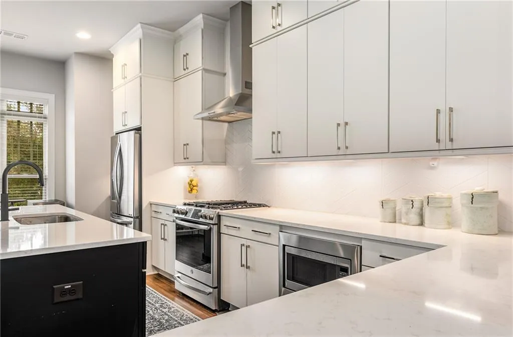 4334 Parkside Place, Atlanta, Georgia 30342, 3 Bedrooms Bedrooms, ,3 BathroomsBathrooms,Residential,Sold,4334 Parkside Place,7454514