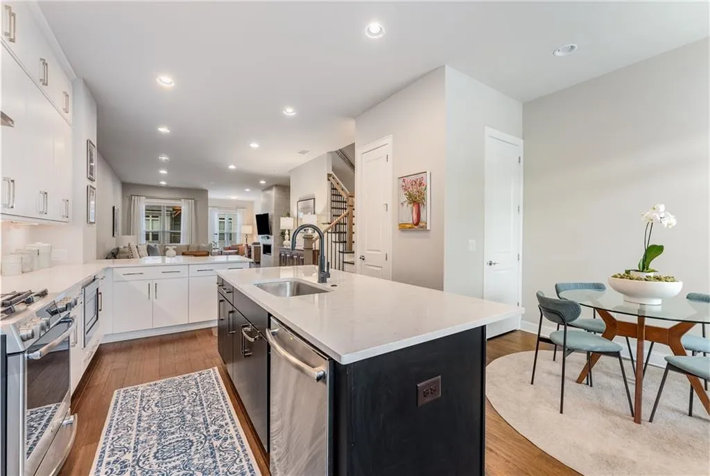 4334 Parkside Place, Atlanta, Georgia 30342, 3 Bedrooms Bedrooms, ,3 BathroomsBathrooms,Residential,Sold,4334 Parkside Place,7454514