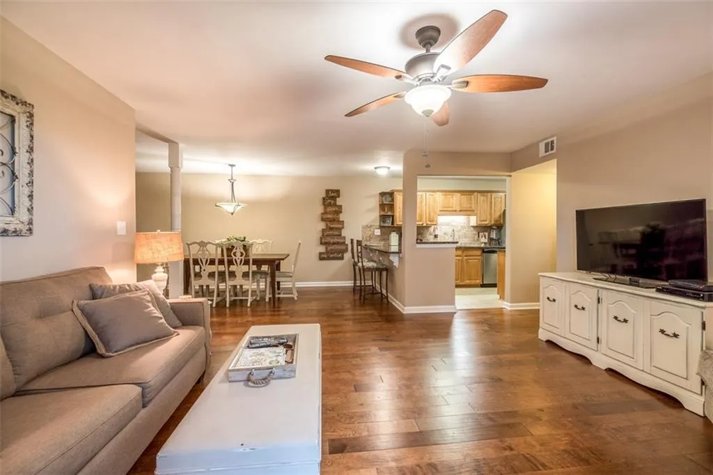 102 Brighton Point, Atlanta, Georgia 30328, 3 Bedrooms Bedrooms, ,2 BathroomsBathrooms,Residential,Sold,102 Brighton Point,5861439