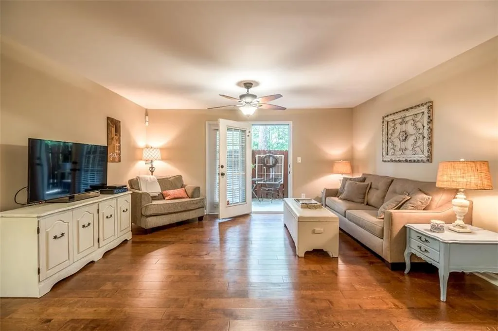 102 Brighton Point, Atlanta, Georgia 30328, 3 Bedrooms Bedrooms, ,2 BathroomsBathrooms,Residential,Sold,102 Brighton Point,5861439