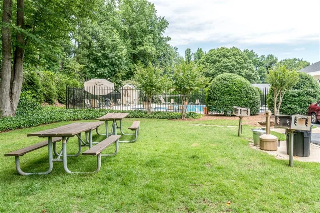 102 Brighton Point, Atlanta, Georgia 30328, 3 Bedrooms Bedrooms, ,2 BathroomsBathrooms,Residential,Sold,102 Brighton Point,5861439