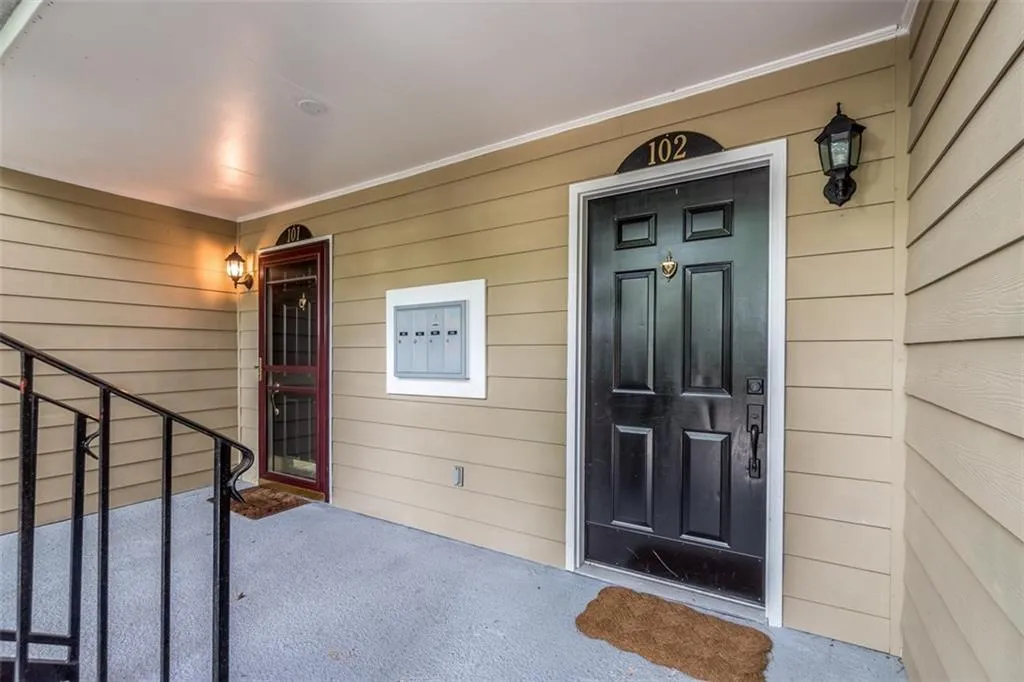 102 Brighton Point, Atlanta, Georgia 30328, 3 Bedrooms Bedrooms, ,2 BathroomsBathrooms,Residential,Sold,102 Brighton Point,5861439