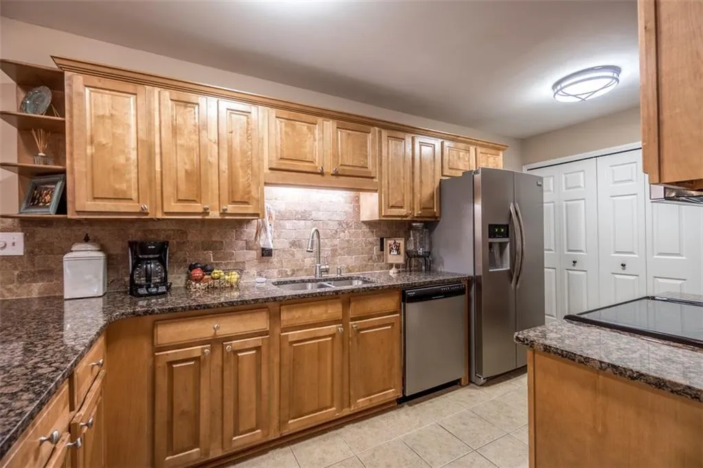 102 Brighton Point, Atlanta, Georgia 30328, 3 Bedrooms Bedrooms, ,2 BathroomsBathrooms,Residential,Sold,102 Brighton Point,5861439