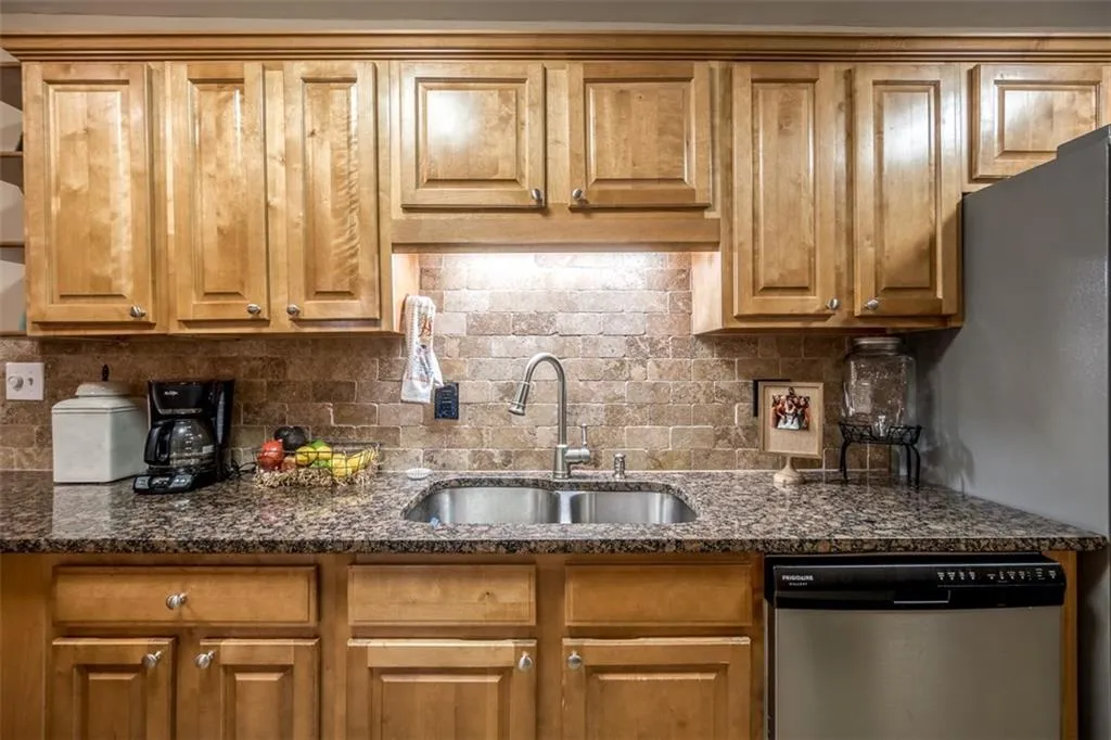 102 Brighton Point, Atlanta, Georgia 30328, 3 Bedrooms Bedrooms, ,2 BathroomsBathrooms,Residential,Sold,102 Brighton Point,5861439