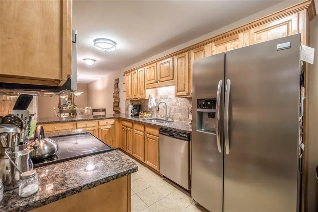 102 Brighton Point, Atlanta, Georgia 30328, 3 Bedrooms Bedrooms, ,2 BathroomsBathrooms,Residential,Sold,102 Brighton Point,5861439