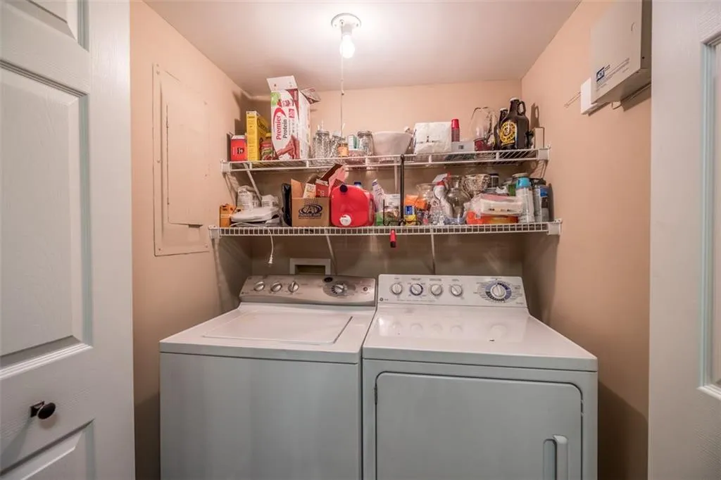 102 Brighton Point, Atlanta, Georgia 30328, 3 Bedrooms Bedrooms, ,2 BathroomsBathrooms,Residential,Sold,102 Brighton Point,5861439