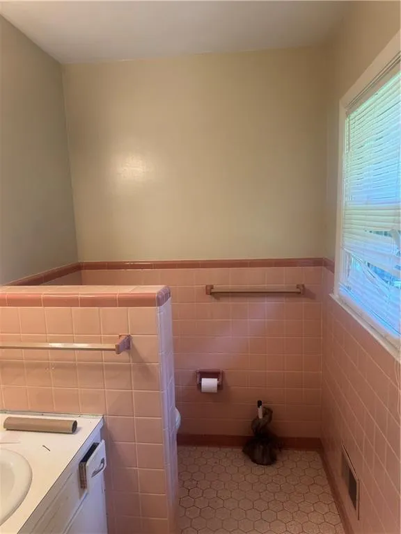 2791 Baker Ridge Drive Nw, Atlanta, Georgia 30318, 3 Bedrooms Bedrooms, ,1 BathroomBathrooms,Residential,For Sale,2791 Baker Ridge Drive Nw,7666001