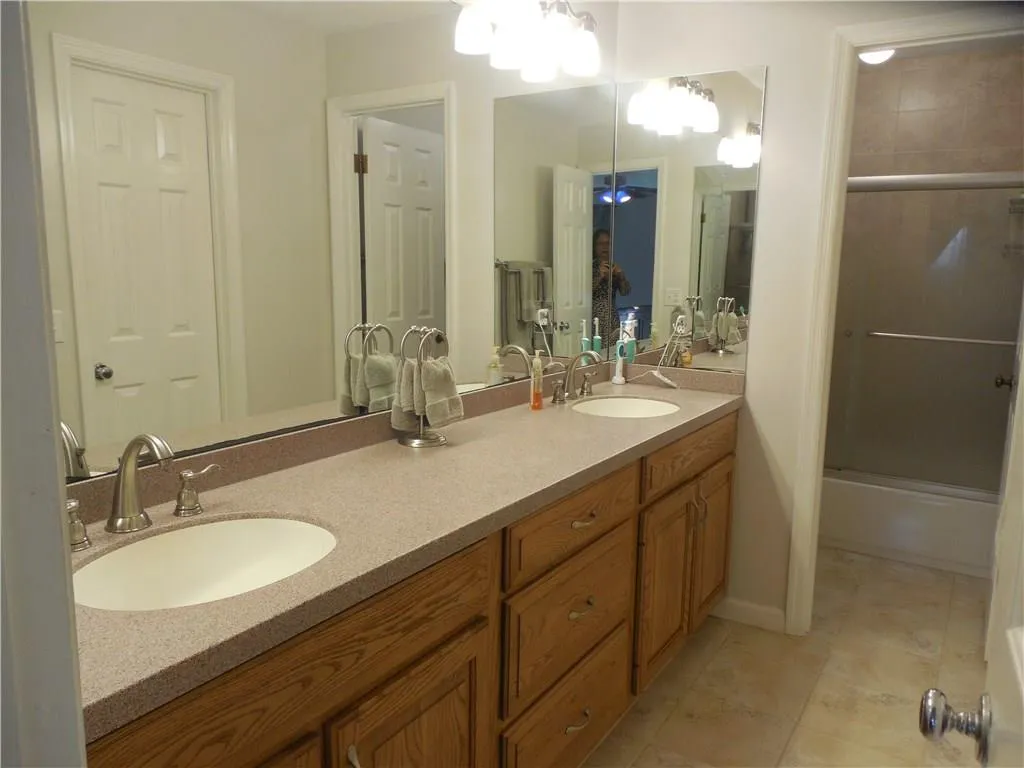 402 Brandywine Circle Unit 402, Sandy Springs, Georgia 30350, 4 Bedrooms Bedrooms, ,3 BathroomsBathrooms,Residential,Sold,402 Brandywine Circle Unit 402,5630504