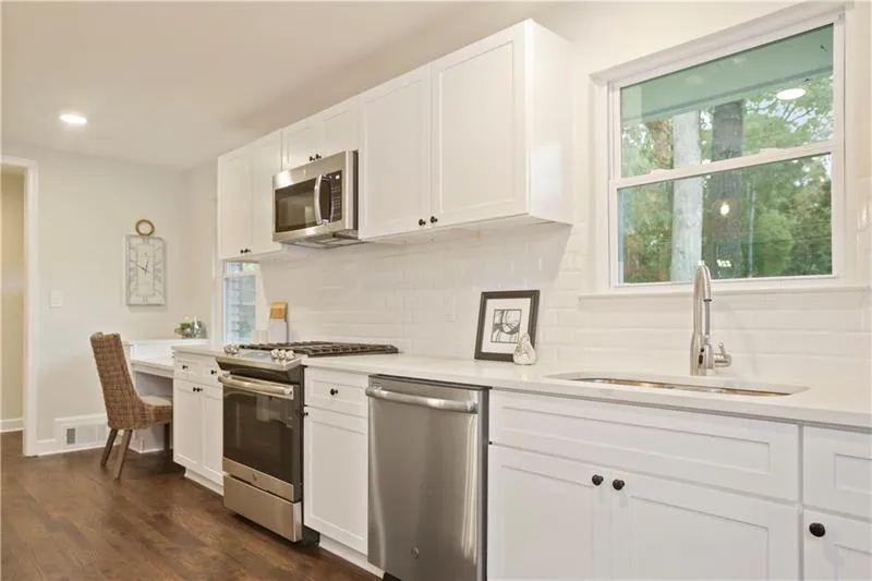 285 Elden Drive, Atlanta, Georgia 30342, 3 Bedrooms Bedrooms, ,2 BathroomsBathrooms,Residential,Sold,285 Elden Drive,6639612