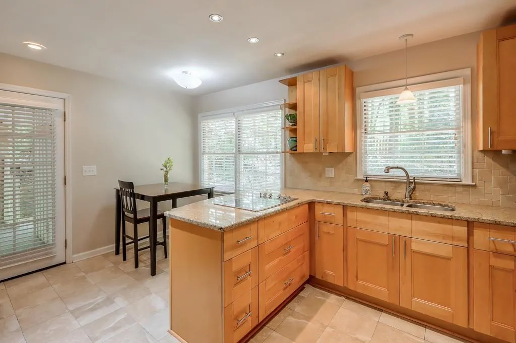 525 Carol Way Nw, Sandy Springs, Georgia 30327, 4 Bedrooms Bedrooms, ,3 BathroomsBathrooms,Residential,Sold,525 Carol Way Nw,7026197