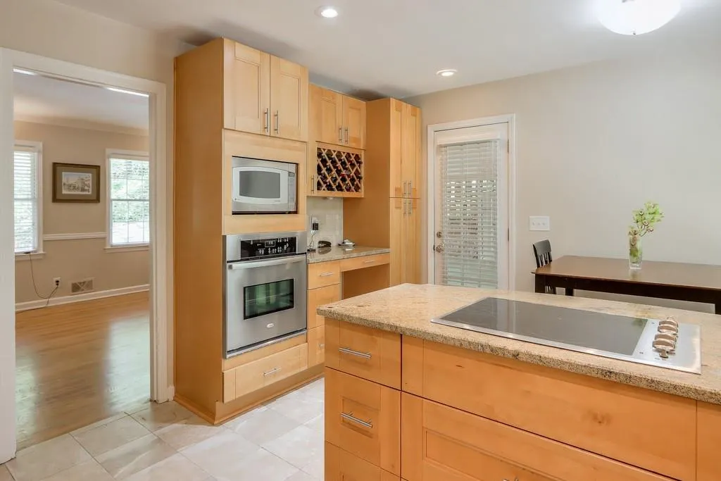 525 Carol Way Nw, Sandy Springs, Georgia 30327, 4 Bedrooms Bedrooms, ,3 BathroomsBathrooms,Residential,Sold,525 Carol Way Nw,7026197