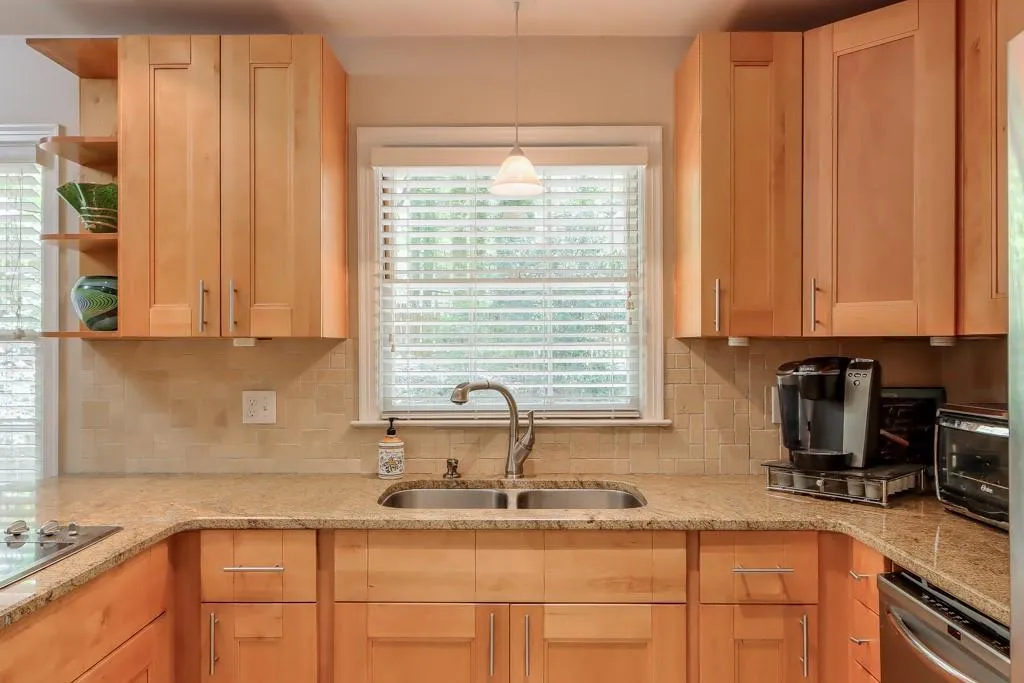 525 Carol Way Nw, Sandy Springs, Georgia 30327, 4 Bedrooms Bedrooms, ,3 BathroomsBathrooms,Residential,Sold,525 Carol Way Nw,7026197