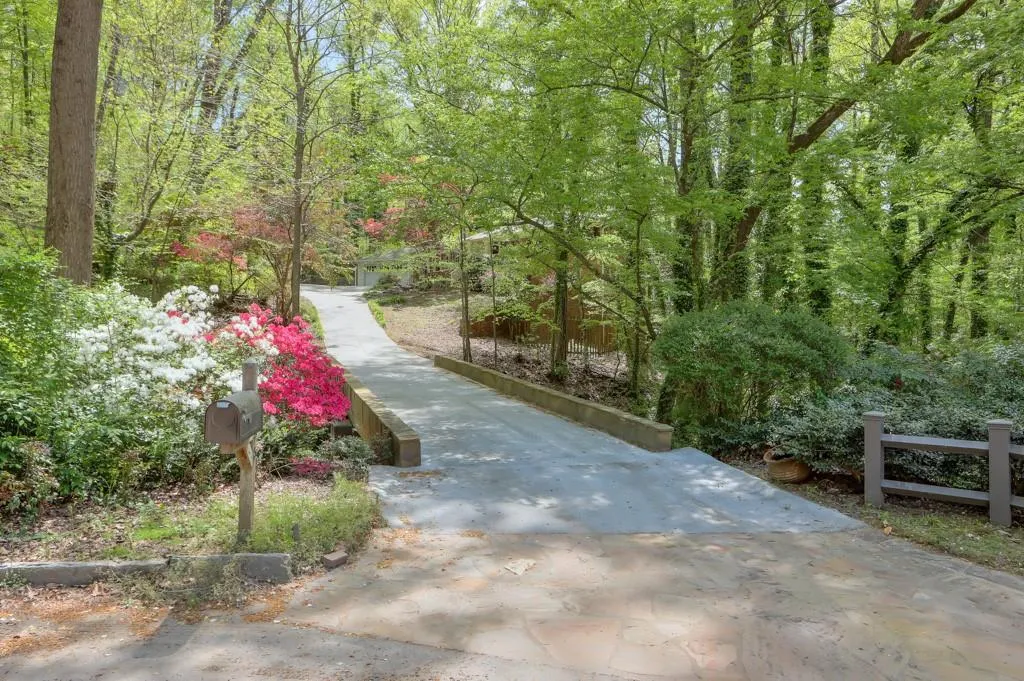 525 Carol Way Nw, Sandy Springs, Georgia 30327, 4 Bedrooms Bedrooms, ,3 BathroomsBathrooms,Residential,Sold,525 Carol Way Nw,7026197