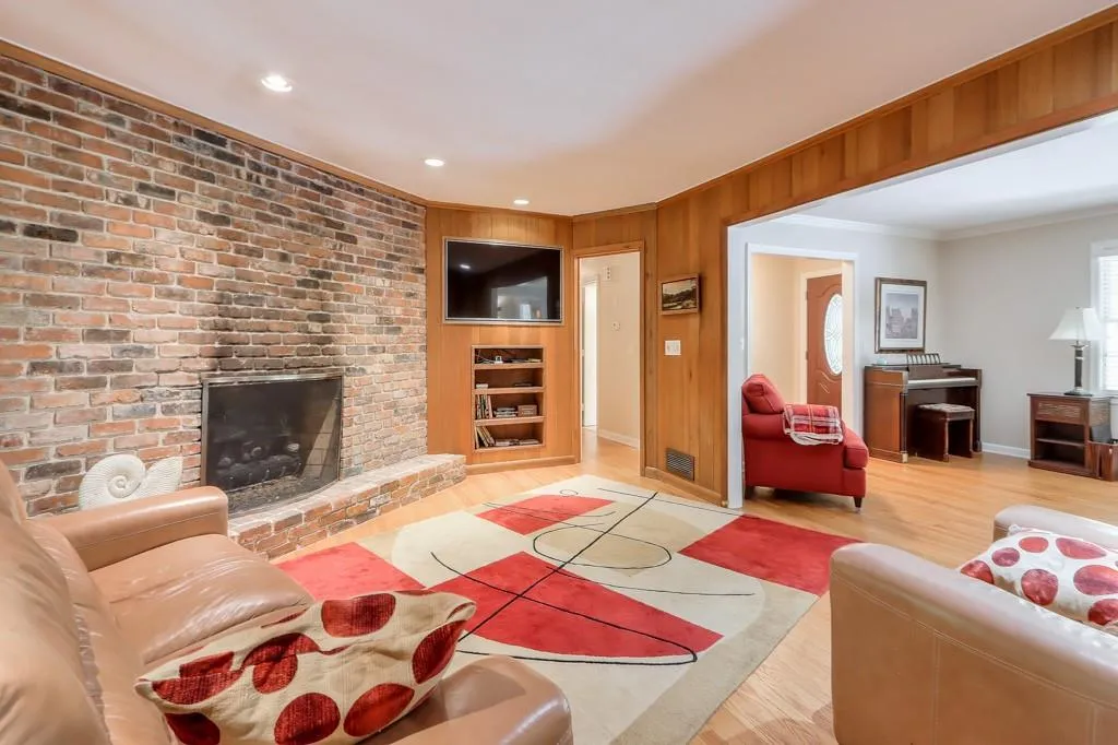 525 Carol Way Nw, Sandy Springs, Georgia 30327, 4 Bedrooms Bedrooms, ,3 BathroomsBathrooms,Residential,Sold,525 Carol Way Nw,7026197