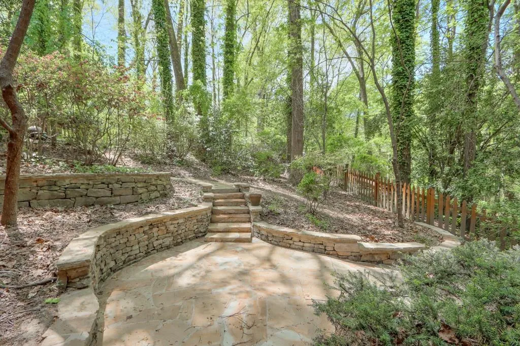 525 Carol Way Nw, Sandy Springs, Georgia 30327, 4 Bedrooms Bedrooms, ,3 BathroomsBathrooms,Residential,Sold,525 Carol Way Nw,7026197