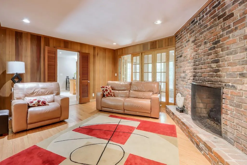 525 Carol Way Nw, Sandy Springs, Georgia 30327, 4 Bedrooms Bedrooms, ,3 BathroomsBathrooms,Residential,Sold,525 Carol Way Nw,7026197