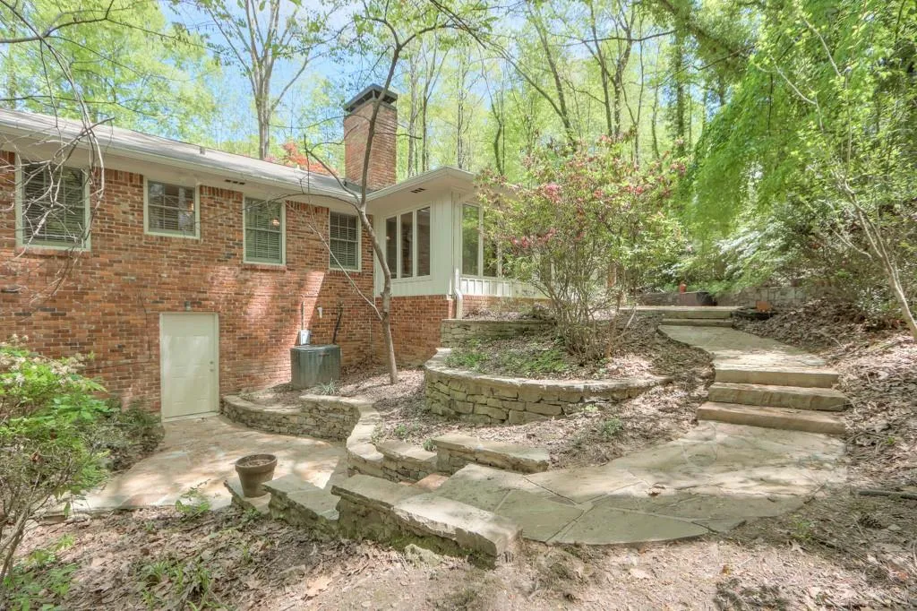 525 Carol Way Nw, Sandy Springs, Georgia 30327, 4 Bedrooms Bedrooms, ,3 BathroomsBathrooms,Residential,Sold,525 Carol Way Nw,7026197