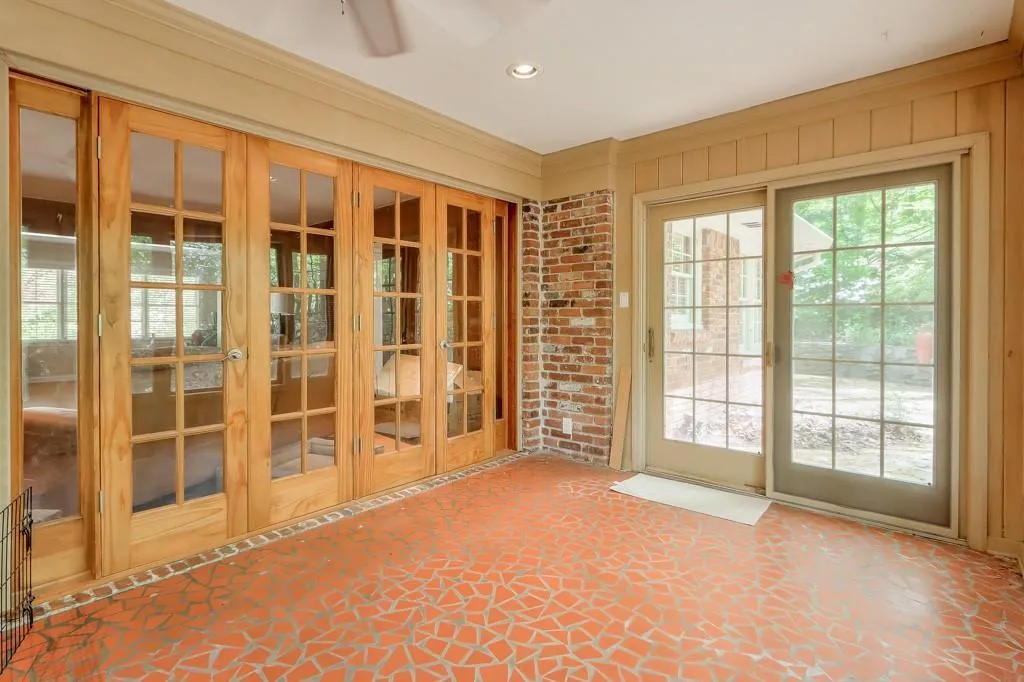 525 Carol Way Nw, Sandy Springs, Georgia 30327, 4 Bedrooms Bedrooms, ,3 BathroomsBathrooms,Residential,Sold,525 Carol Way Nw,7026197