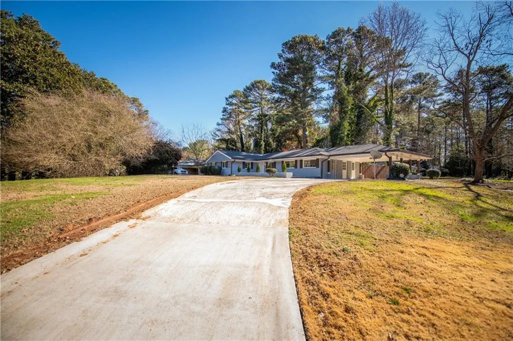 415 Hammond Drive, Sandy Springs, Georgia 30328, 3 Bedrooms Bedrooms, ,2 BathroomsBathrooms,Residential,Sold,415 Hammond Drive,6829925