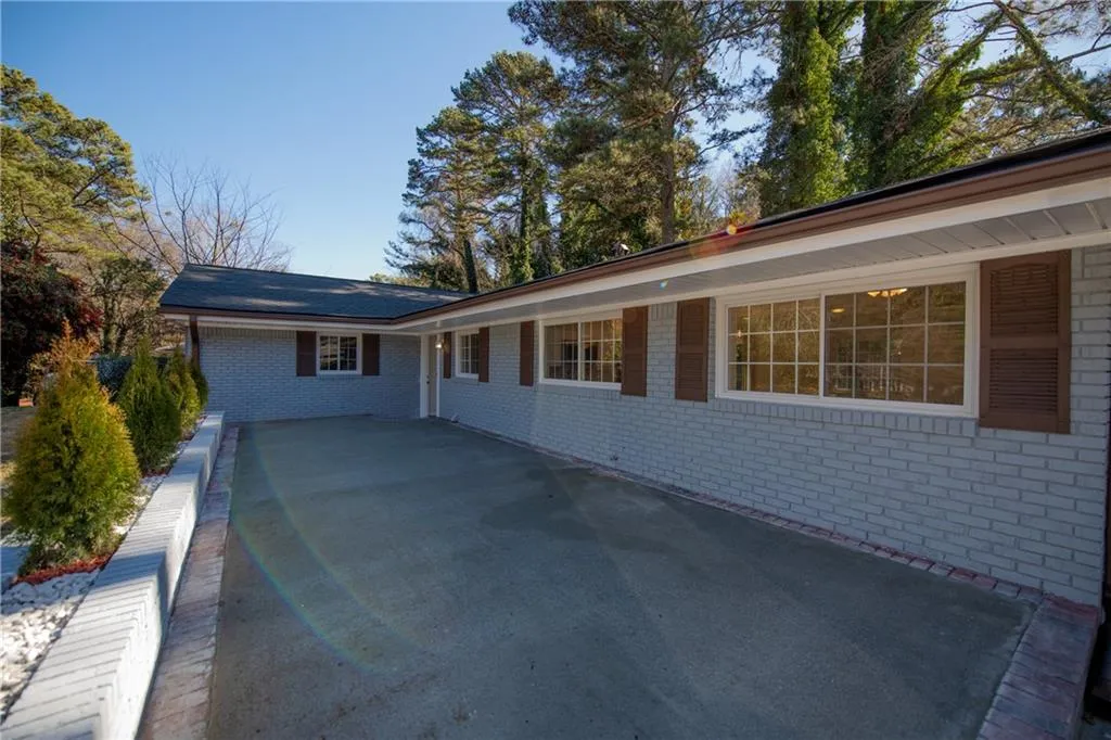 415 Hammond Drive, Sandy Springs, Georgia 30328, 3 Bedrooms Bedrooms, ,2 BathroomsBathrooms,Residential,Sold,415 Hammond Drive,6829925