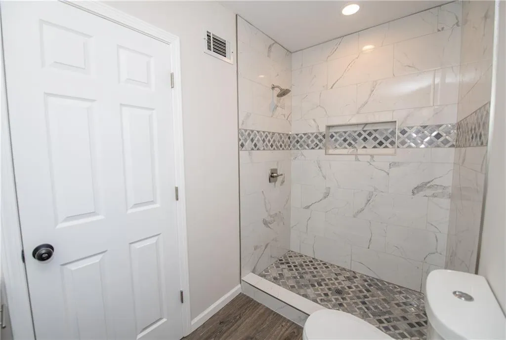 415 Hammond Drive, Sandy Springs, Georgia 30328, 3 Bedrooms Bedrooms, ,2 BathroomsBathrooms,Residential,Sold,415 Hammond Drive,6829925