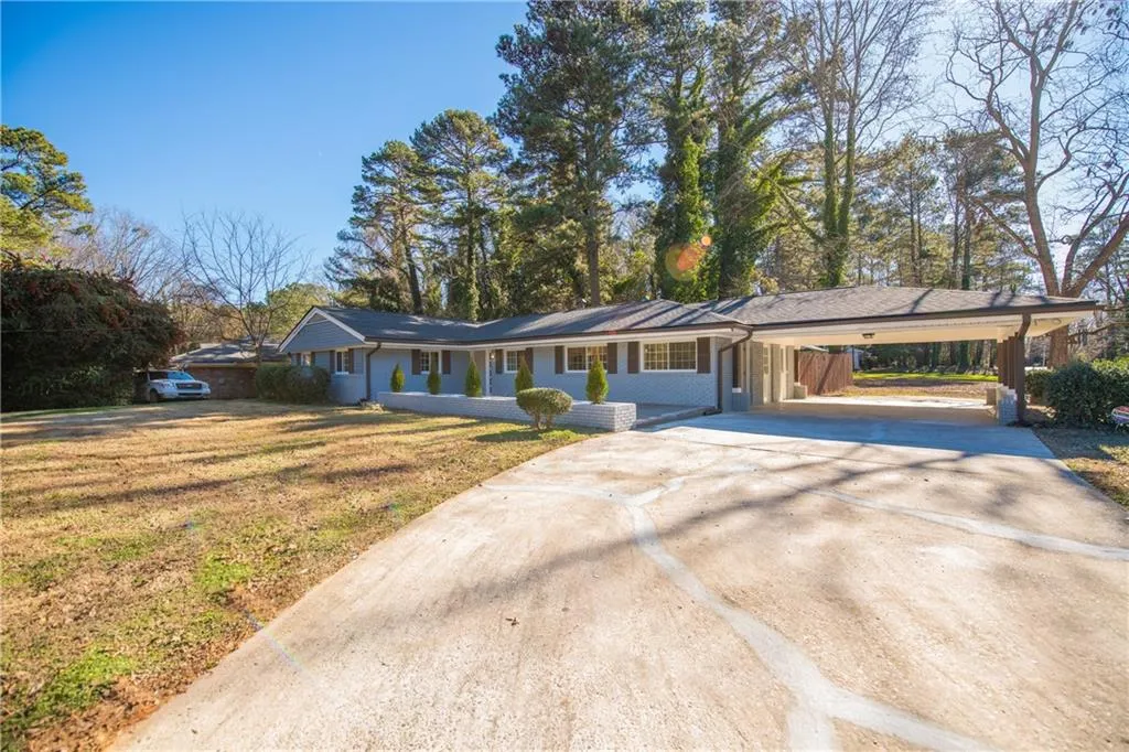 415 Hammond Drive, Sandy Springs, Georgia 30328, 3 Bedrooms Bedrooms, ,2 BathroomsBathrooms,Residential,Sold,415 Hammond Drive,6829925