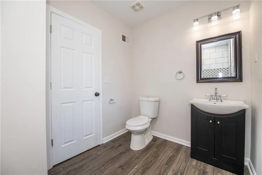 415 Hammond Drive, Sandy Springs, Georgia 30328, 3 Bedrooms Bedrooms, ,2 BathroomsBathrooms,Residential,Sold,415 Hammond Drive,6829925