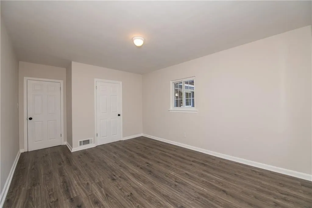 415 Hammond Drive, Sandy Springs, Georgia 30328, 3 Bedrooms Bedrooms, ,2 BathroomsBathrooms,Residential,Sold,415 Hammond Drive,6829925