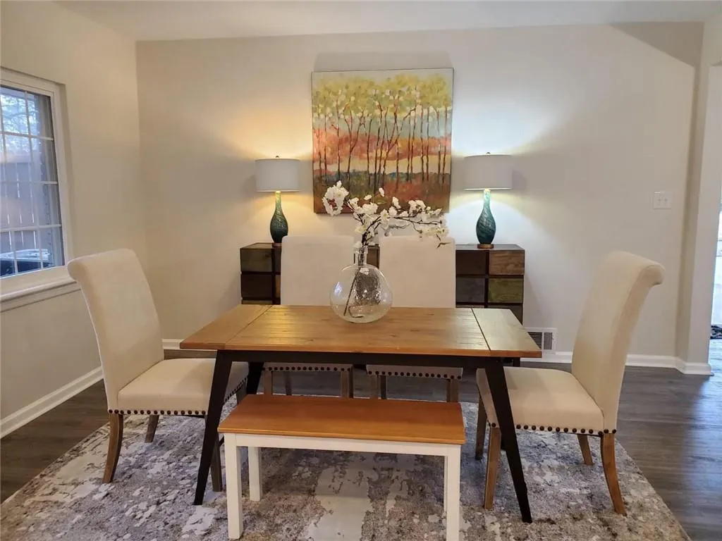 415 Hammond Drive, Sandy Springs, Georgia 30328, 3 Bedrooms Bedrooms, ,2 BathroomsBathrooms,Residential,Sold,415 Hammond Drive,6829925