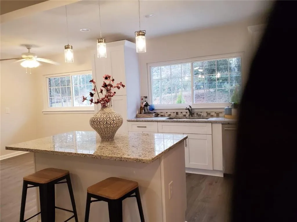 415 Hammond Drive, Sandy Springs, Georgia 30328, 3 Bedrooms Bedrooms, ,2 BathroomsBathrooms,Residential,Sold,415 Hammond Drive,6829925