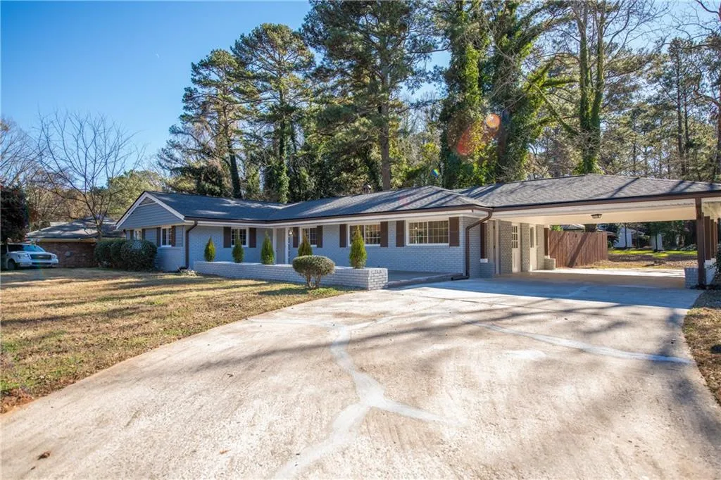 415 Hammond Drive, Sandy Springs, Georgia 30328, 3 Bedrooms Bedrooms, ,2 BathroomsBathrooms,Residential,Sold,415 Hammond Drive,6829925