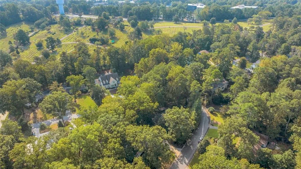 130 Bonnie Lane Ne, Atlanta, Georgia 30328, 4 Bedrooms Bedrooms, ,4 BathroomsBathrooms,Residential,Sold,130 Bonnie Lane Ne,7652516