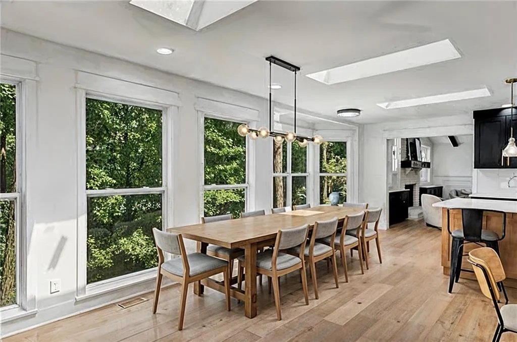 Virtual rendering of dining for 12