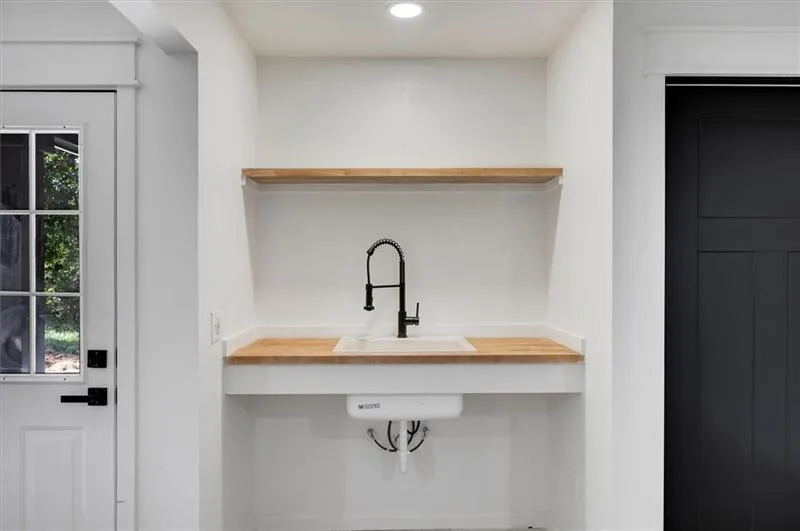 Utility sink in garage.