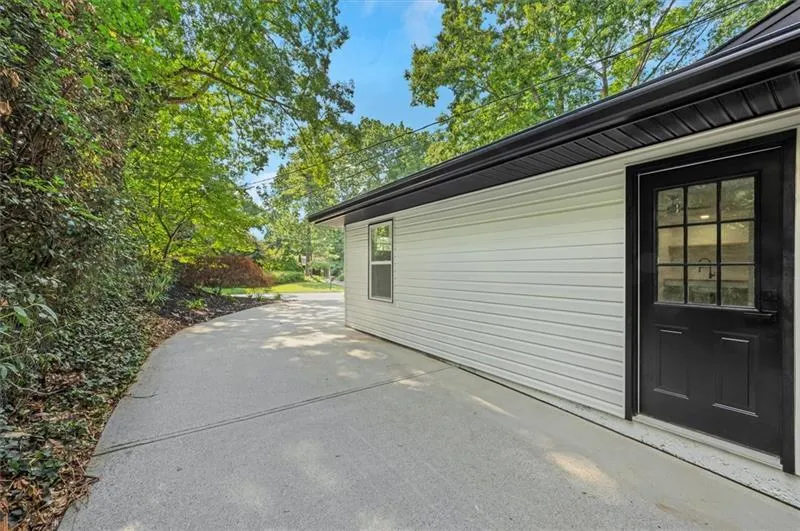 Additional parking on the side of garage.