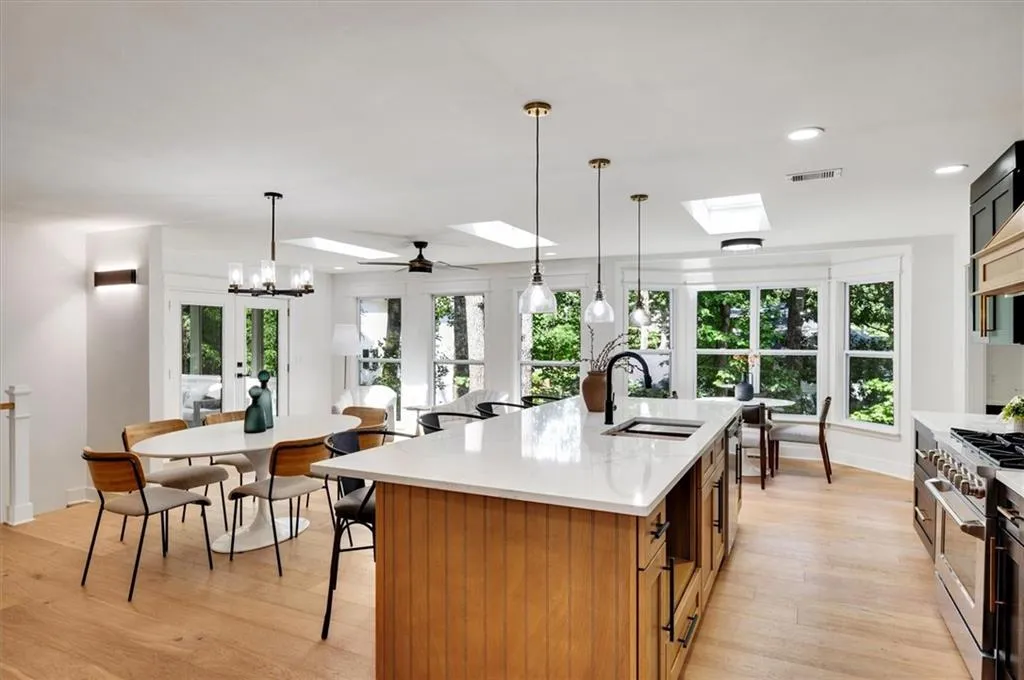 130 Bonnie Lane Ne, Atlanta, Georgia 30328, 4 Bedrooms Bedrooms, ,4 BathroomsBathrooms,Residential,Sold,130 Bonnie Lane Ne,7652516