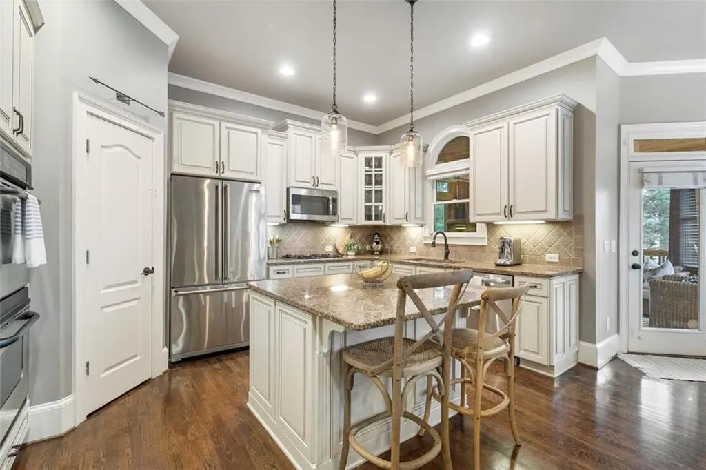 700 Glenferry Trail, Sandy Springs, Georgia 30328, 6 Bedrooms Bedrooms, ,5 BathroomsBathrooms,Residential,Sold,700 Glenferry Trail,6922295