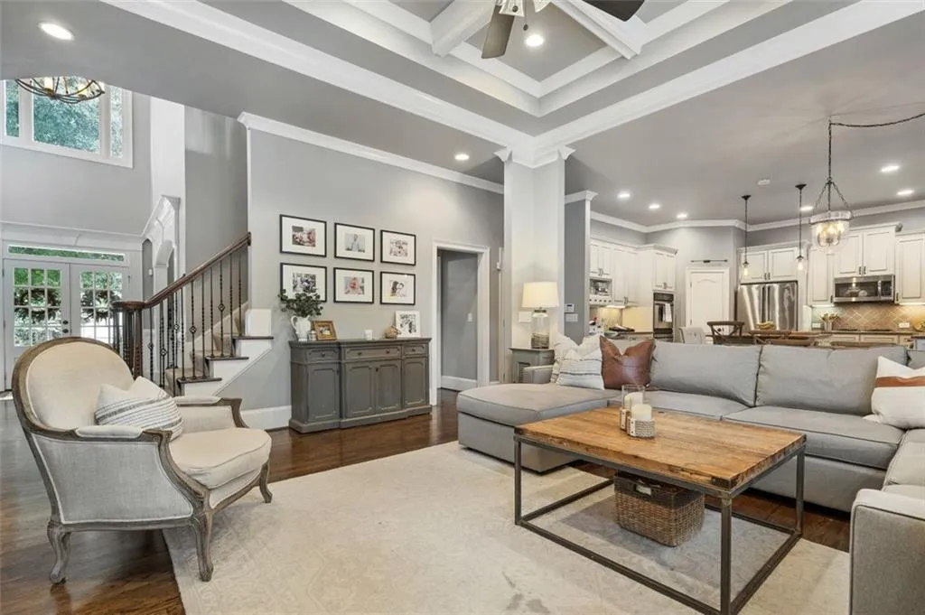700 Glenferry Trail, Sandy Springs, Georgia 30328, 6 Bedrooms Bedrooms, ,5 BathroomsBathrooms,Residential,Sold,700 Glenferry Trail,6922295