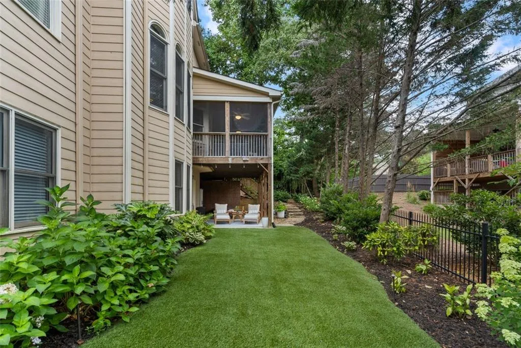 700 Glenferry Trail, Sandy Springs, Georgia 30328, 6 Bedrooms Bedrooms, ,5 BathroomsBathrooms,Residential,Sold,700 Glenferry Trail,6922295