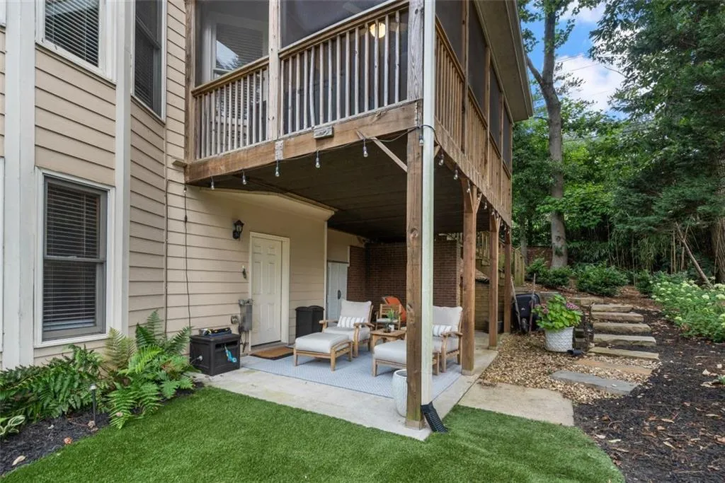 700 Glenferry Trail, Sandy Springs, Georgia 30328, 6 Bedrooms Bedrooms, ,5 BathroomsBathrooms,Residential,Sold,700 Glenferry Trail,6922295