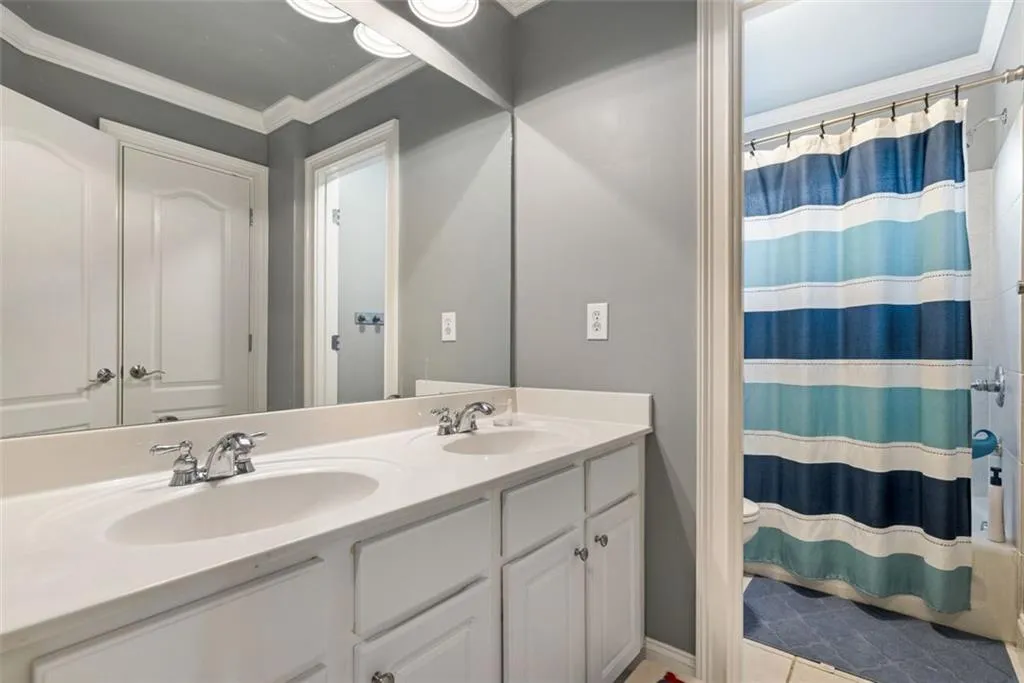 700 Glenferry Trail, Sandy Springs, Georgia 30328, 6 Bedrooms Bedrooms, ,5 BathroomsBathrooms,Residential,Sold,700 Glenferry Trail,6922295