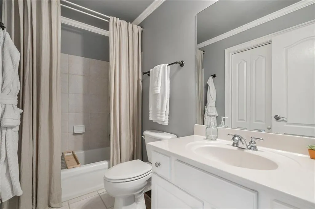700 Glenferry Trail, Sandy Springs, Georgia 30328, 6 Bedrooms Bedrooms, ,5 BathroomsBathrooms,Residential,Sold,700 Glenferry Trail,6922295