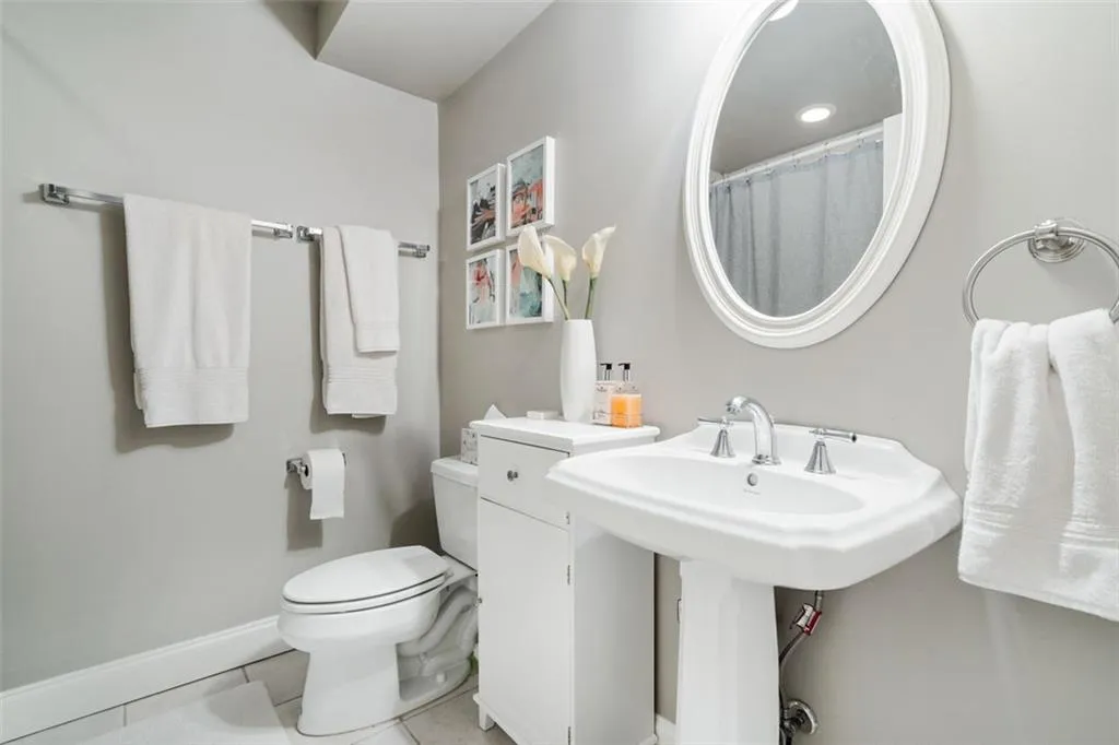 700 Glenferry Trail, Sandy Springs, Georgia 30328, 6 Bedrooms Bedrooms, ,5 BathroomsBathrooms,Residential,Sold,700 Glenferry Trail,6922295