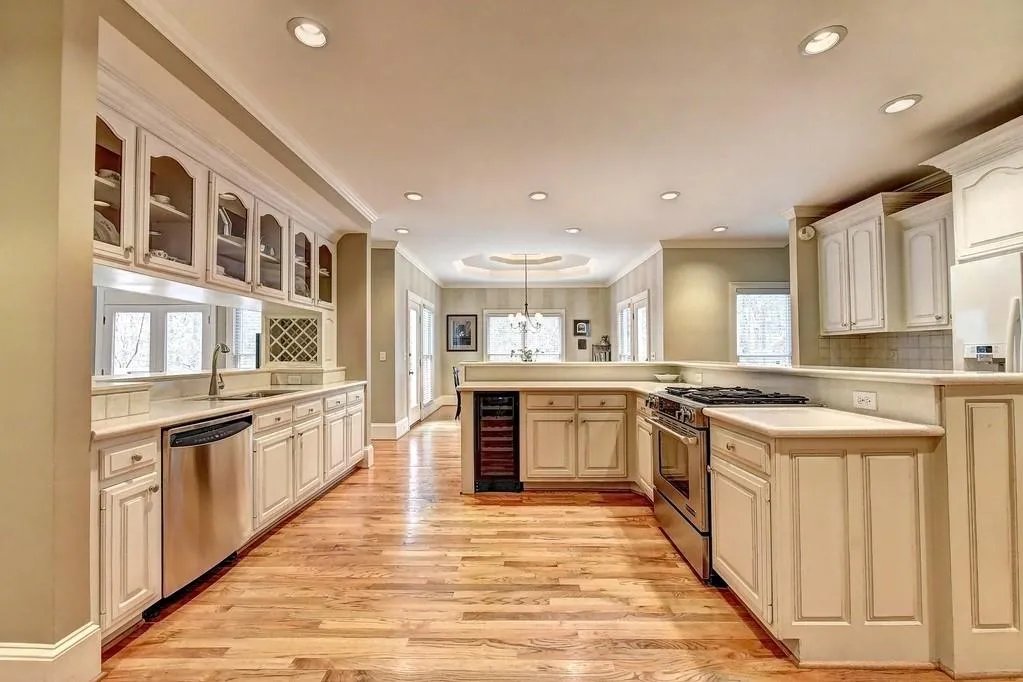 8450 Valemont Drive, Sandy Springs, Georgia 30350, 5 Bedrooms Bedrooms, ,4 BathroomsBathrooms,Residential,Sold,8450 Valemont Drive,6549736
