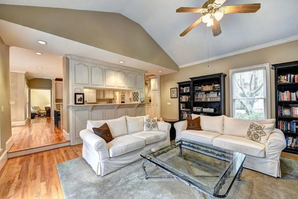 8450 Valemont Drive, Sandy Springs, Georgia 30350, 5 Bedrooms Bedrooms, ,4 BathroomsBathrooms,Residential,Sold,8450 Valemont Drive,6549736