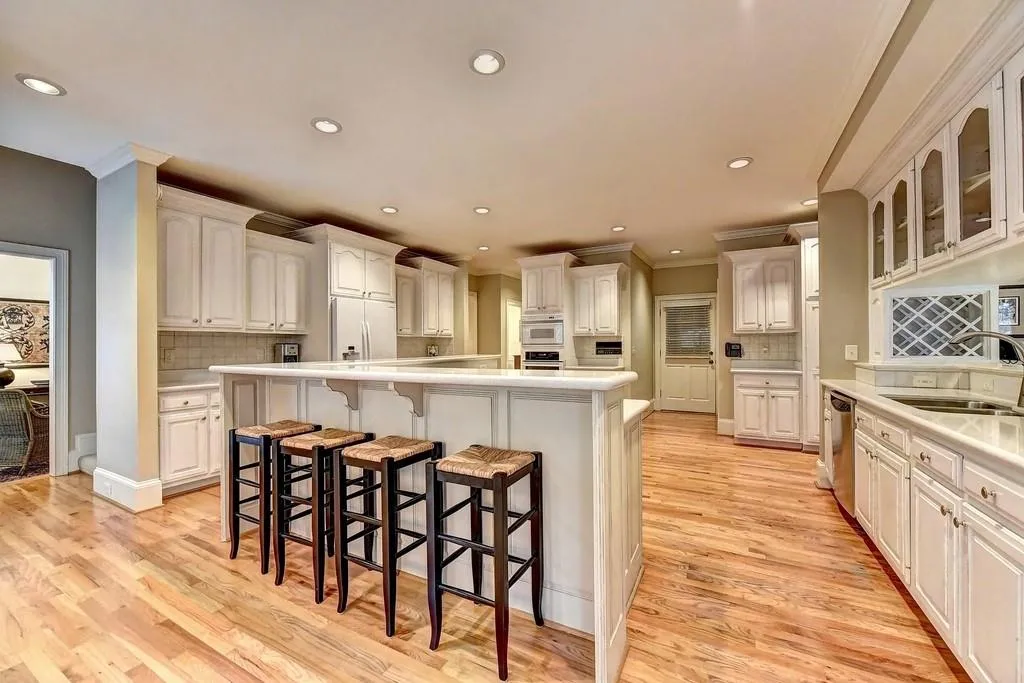 8450 Valemont Drive, Sandy Springs, Georgia 30350, 5 Bedrooms Bedrooms, ,4 BathroomsBathrooms,Residential,Sold,8450 Valemont Drive,6549736