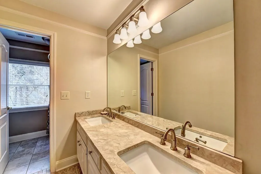 8450 Valemont Drive, Sandy Springs, Georgia 30350, 5 Bedrooms Bedrooms, ,4 BathroomsBathrooms,Residential,Sold,8450 Valemont Drive,6549736