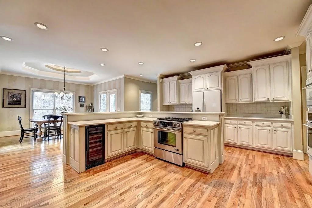 8450 Valemont Drive, Sandy Springs, Georgia 30350, 5 Bedrooms Bedrooms, ,4 BathroomsBathrooms,Residential,Sold,8450 Valemont Drive,6549736