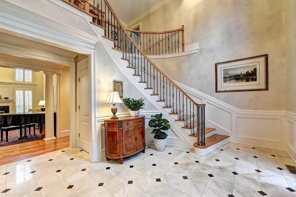 8450 Valemont Drive, Sandy Springs, Georgia 30350, 5 Bedrooms Bedrooms, ,4 BathroomsBathrooms,Residential,Sold,8450 Valemont Drive,6549736